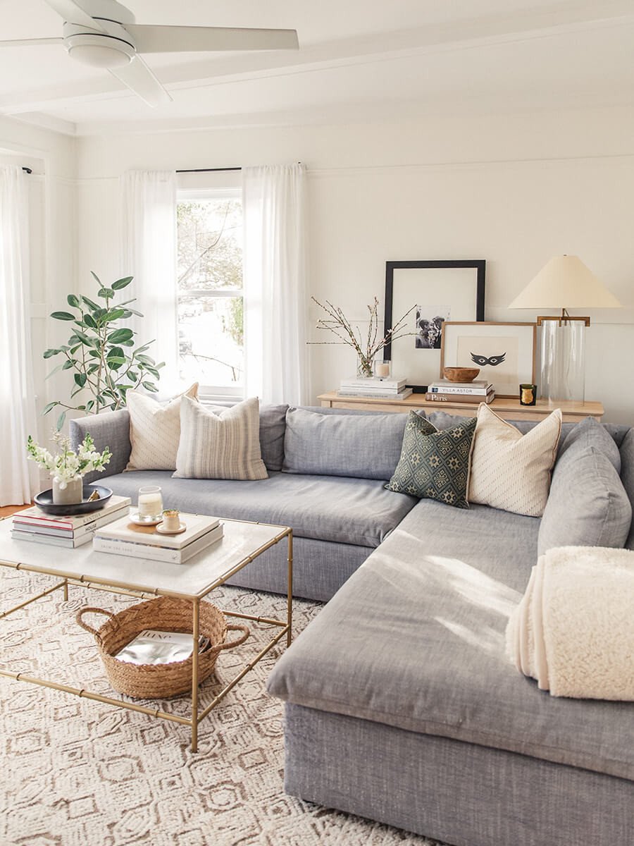 Apartment Living Room Decorating Unique Cozy and Inviting with A Corner Couch — Homebnc