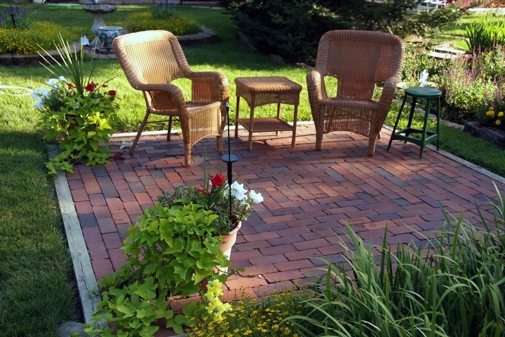 Backyard Decor On A Budget Best Of Backyard Makeovers 10 Backyard Landscaping Ideas