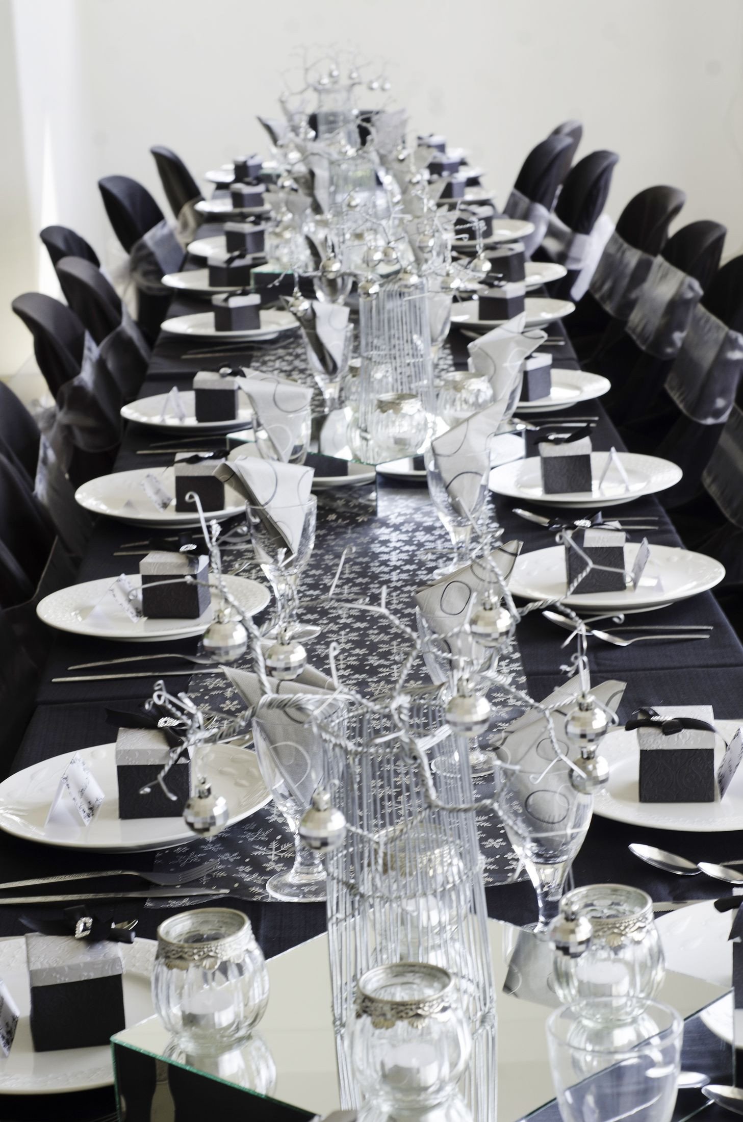 Black and Silver Table Decor Beautiful Silver and Black Christmas Table Setting Black and Silver theme