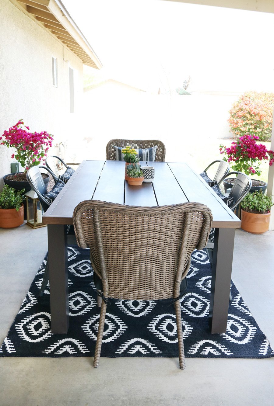 Black and White Farmhouse Decor Awesome Black &amp; White Modern Farmhouse Patio Decor