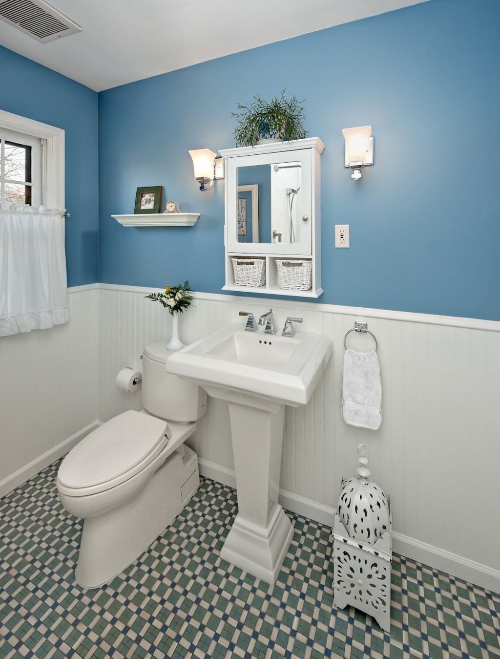 Blue and White Bathroom Decor Lovely Chic Bathroom Design with Two Color Bination Cadet Blue and White with Beauty Mirror Framing