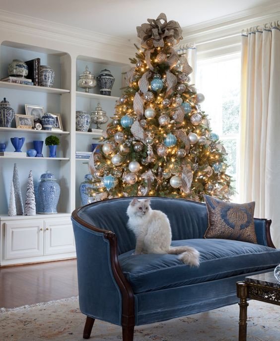 Blue and White Decor Ideas Luxury 35 Frosty Blue and White Christmas Décor Ideas Digsdigs