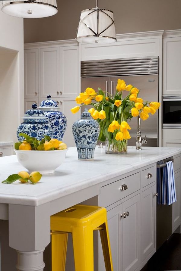 How To Decorate The Kitchen Using Yellow Accents