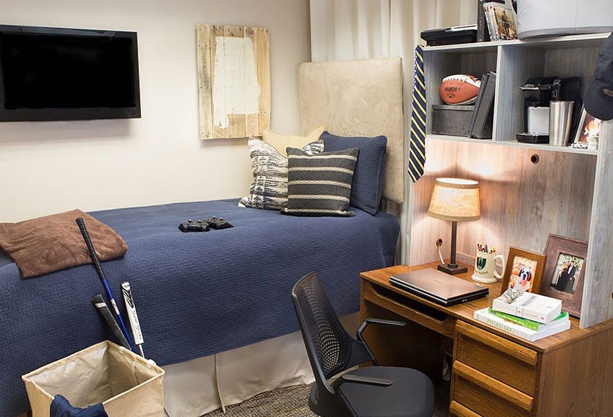 College Dorm Decor for Guys Awesome Dressing Up the Dorm Room