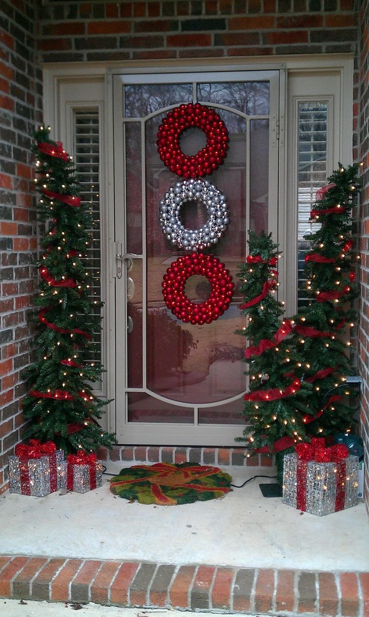 Front Porch Decor for Christmas Best Of 38 Stunning Christmas Front Door Décor Ideas