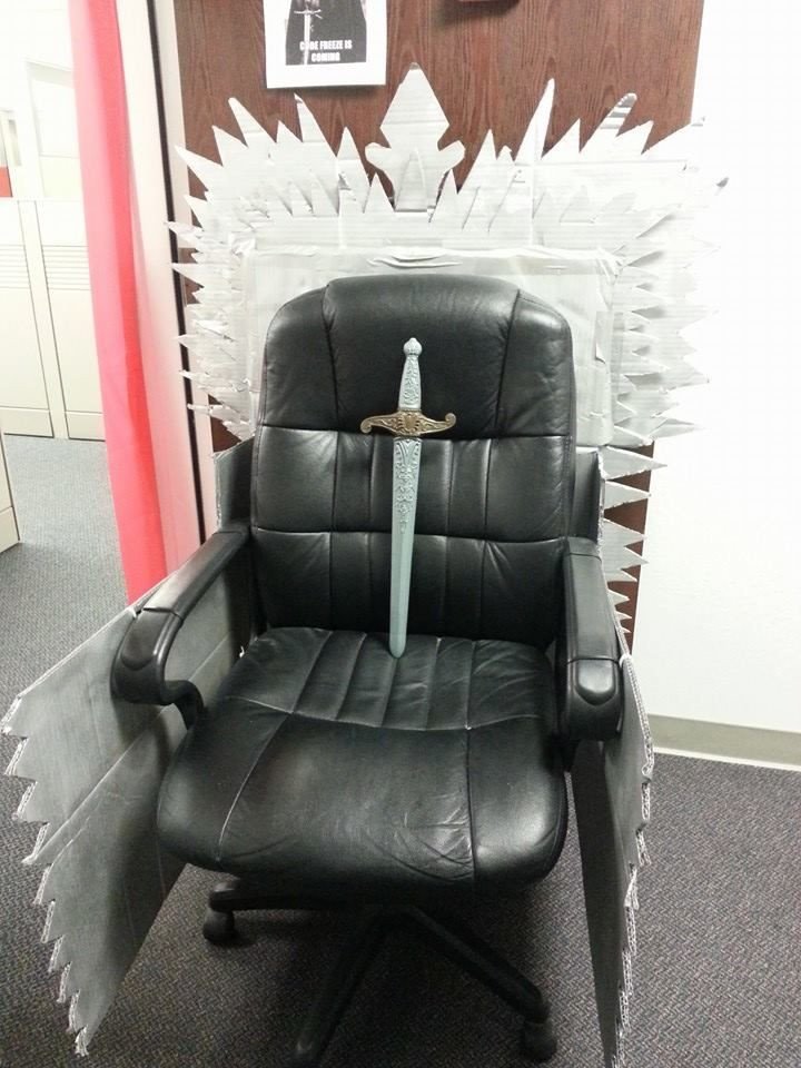 Game Of Thrones Office Decor Fresh Diy Iron Throne Game Of Thrones Lannister Fice Cubicle Decorating Party Ideas