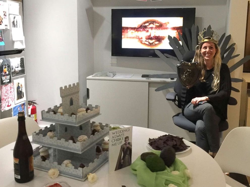 Game Of Thrones Office Decor New Fice Throws Game Of Thrones themed Wedding Shower for Co Worker Abc News Gma Howldb