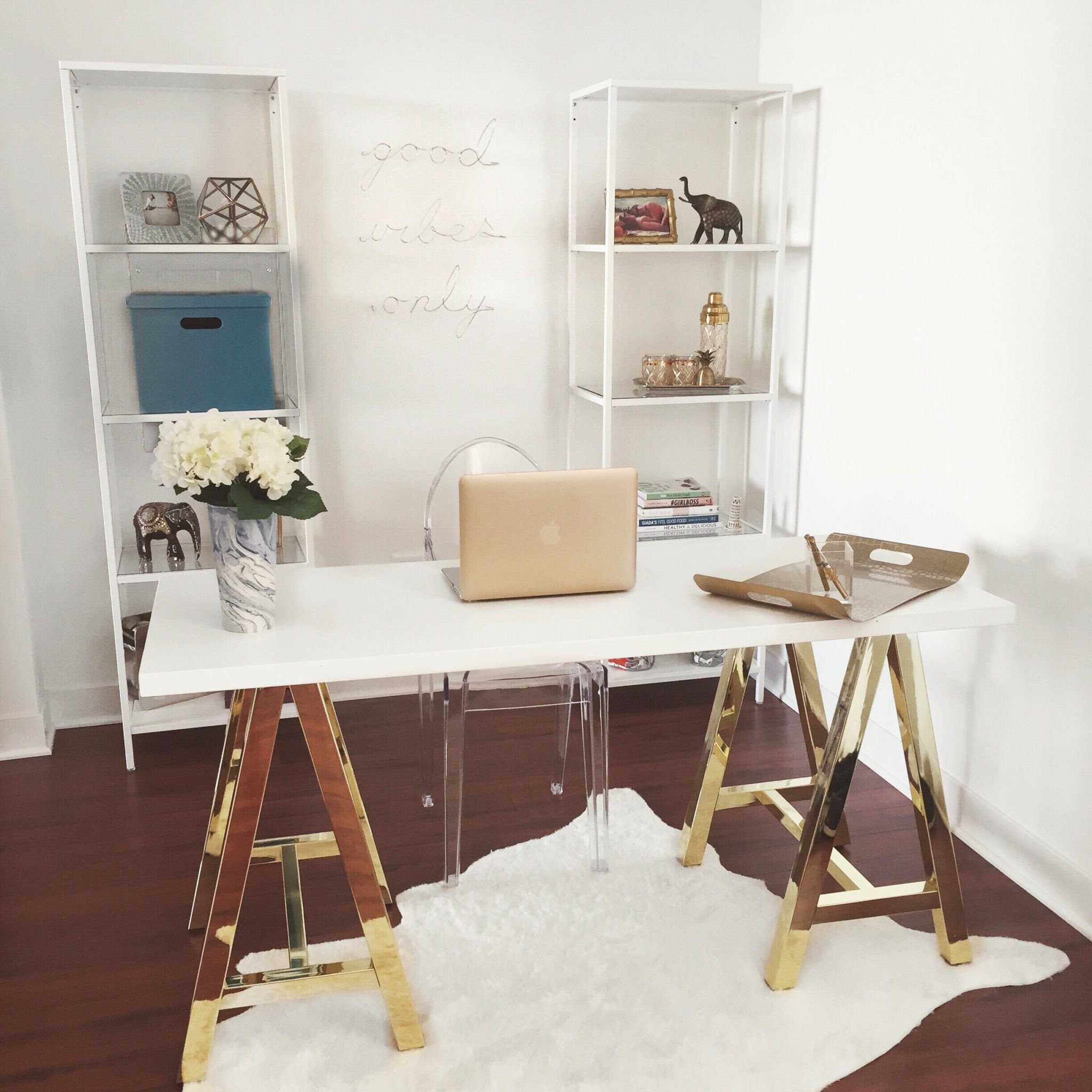 Gold and White Office Decor Beautiful White and Gold Fices An Elegant and Inspirational Workspace