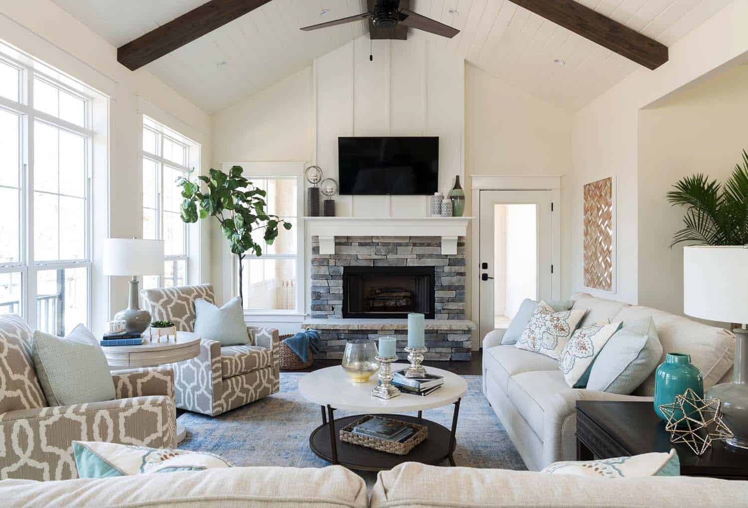 Lake House Furniture and Decor New Warm and Cozy Lake House In Texas Features A Modern Twist