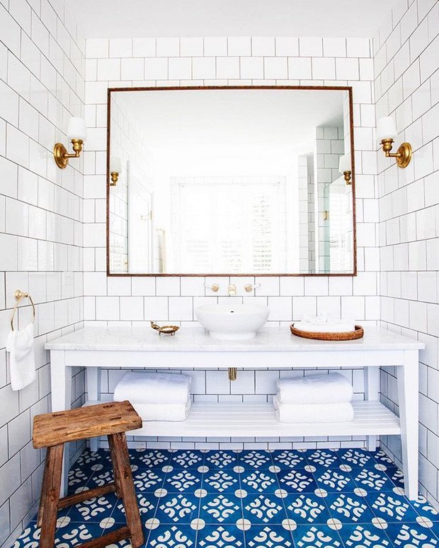 Navy and White Bathroom Decor Awesome 5 Navy &amp; White Bathrooms the Inspired Room