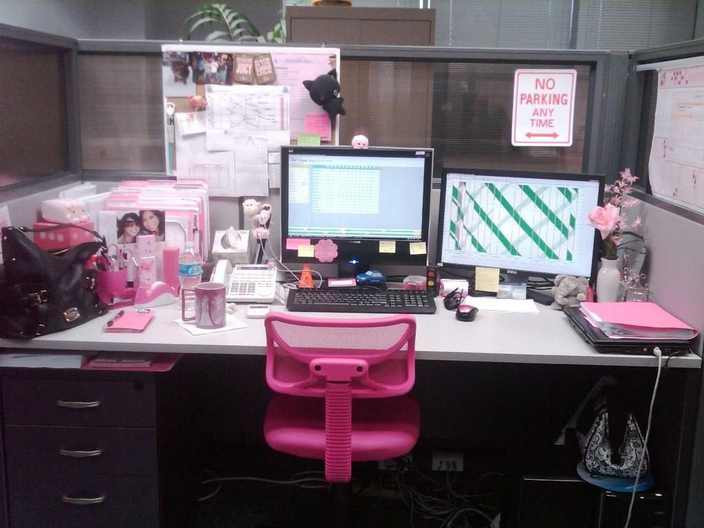 24 Unique Office Decor Ideas For Work Findzhome 24-unique-office-decor-ideas-for-work-findzhome