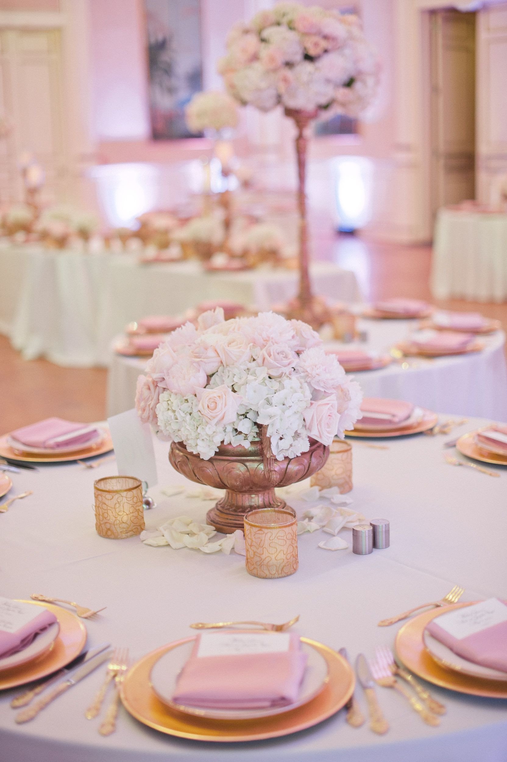 Pink and Gold Wedding Decor Awesome White Champagne and Pale Pink Wedding Flowers and Decor by Botanica Wedding Weddingflow