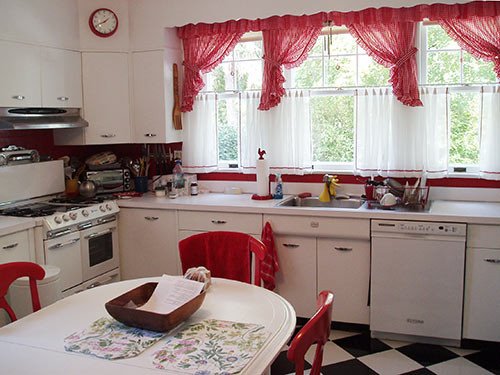 Red and White Kitchen Decor Luxury David Creates A Sunny Red and White Vintage Kitchen for His 1930 Dutch Colonial House Retro