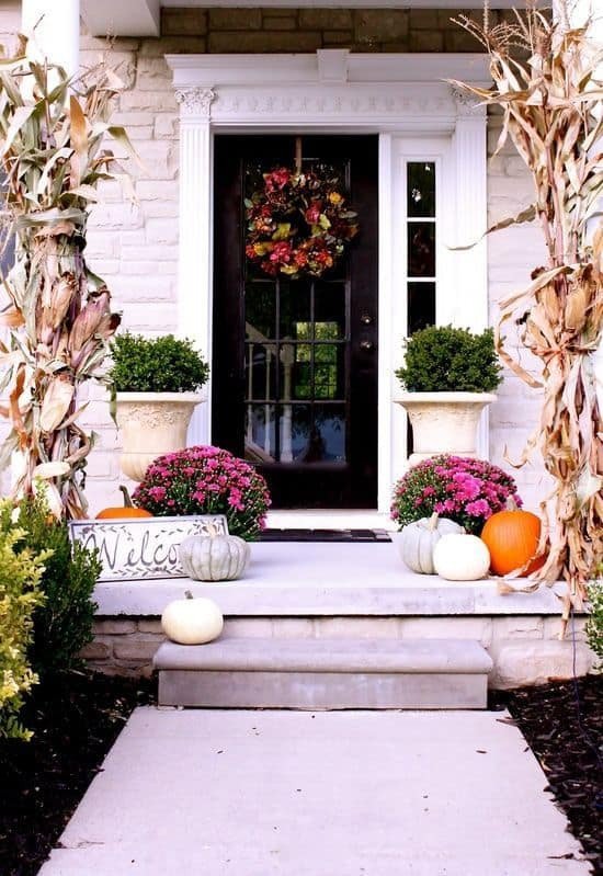 26 Mesmerizing and Wel ing Small Front Porch Design Ideas