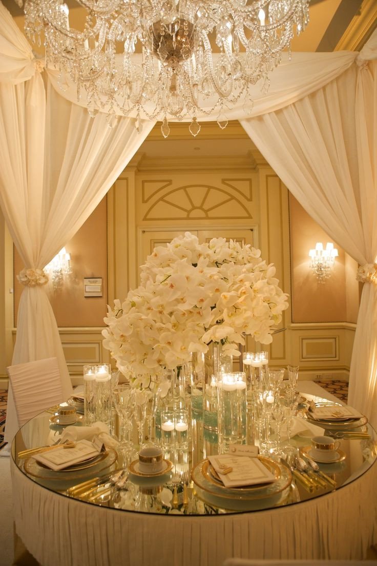 White and Gold Wedding Decor Awesome White and Gold Luxurious Table Setting White Gold Pinterest