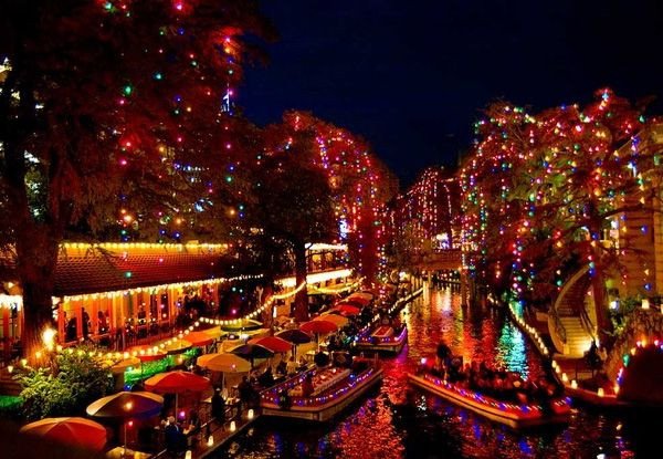 30 Absolutely Beautiful Christmas Decorations From Around The World