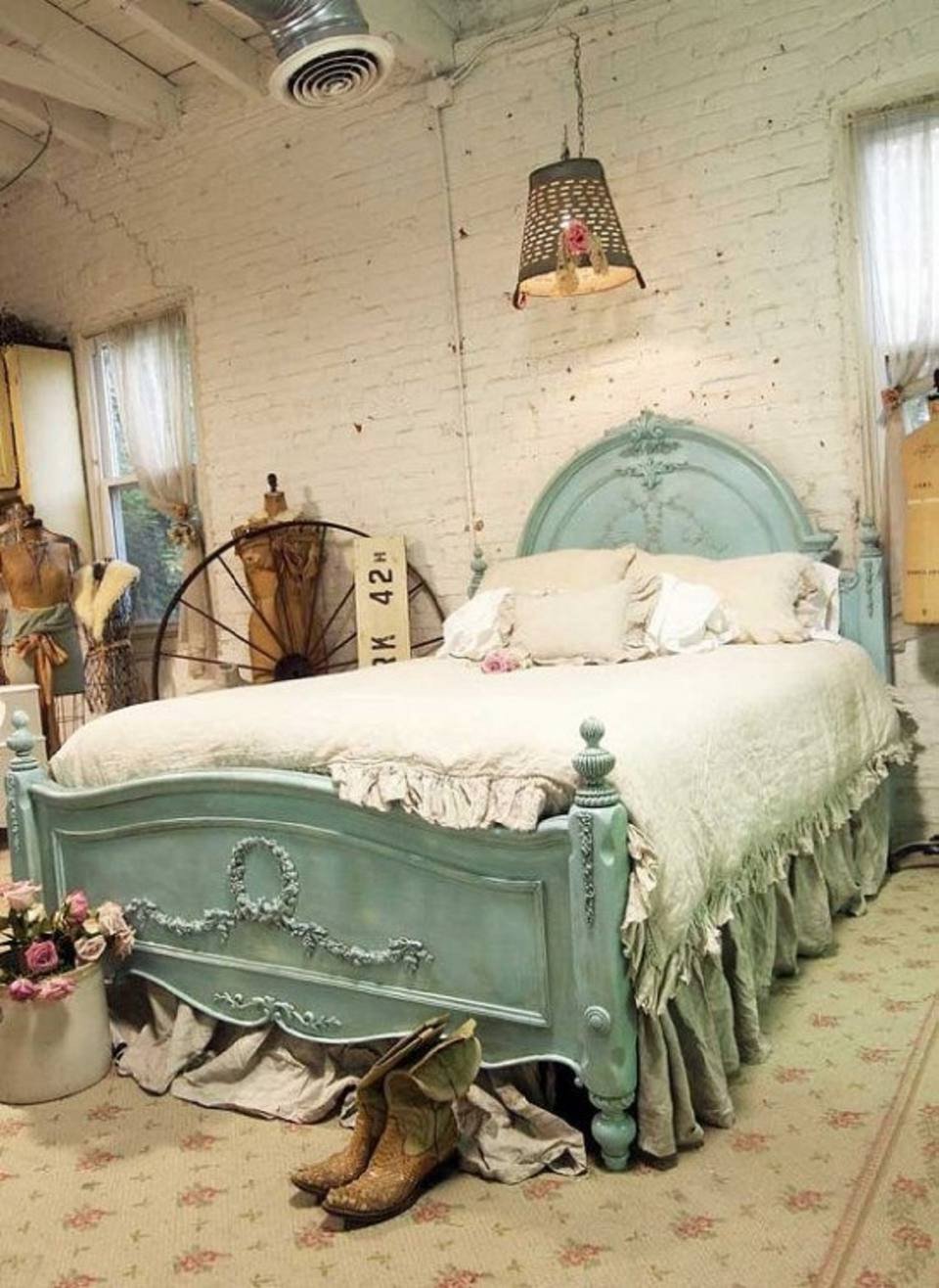 1940s Bedroom Furniture Styles Inspirational Tips and Ideas for Decorating A Bedroom In Vintage Style