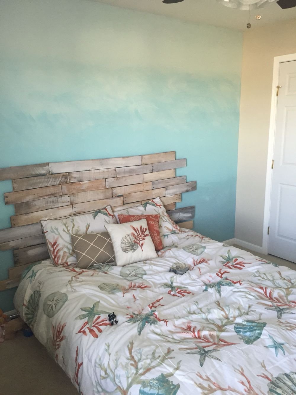 Beach theme Bedroom Decor Luxury Ombré Ocean Wall Pallet Headboard for A Beach themed Room