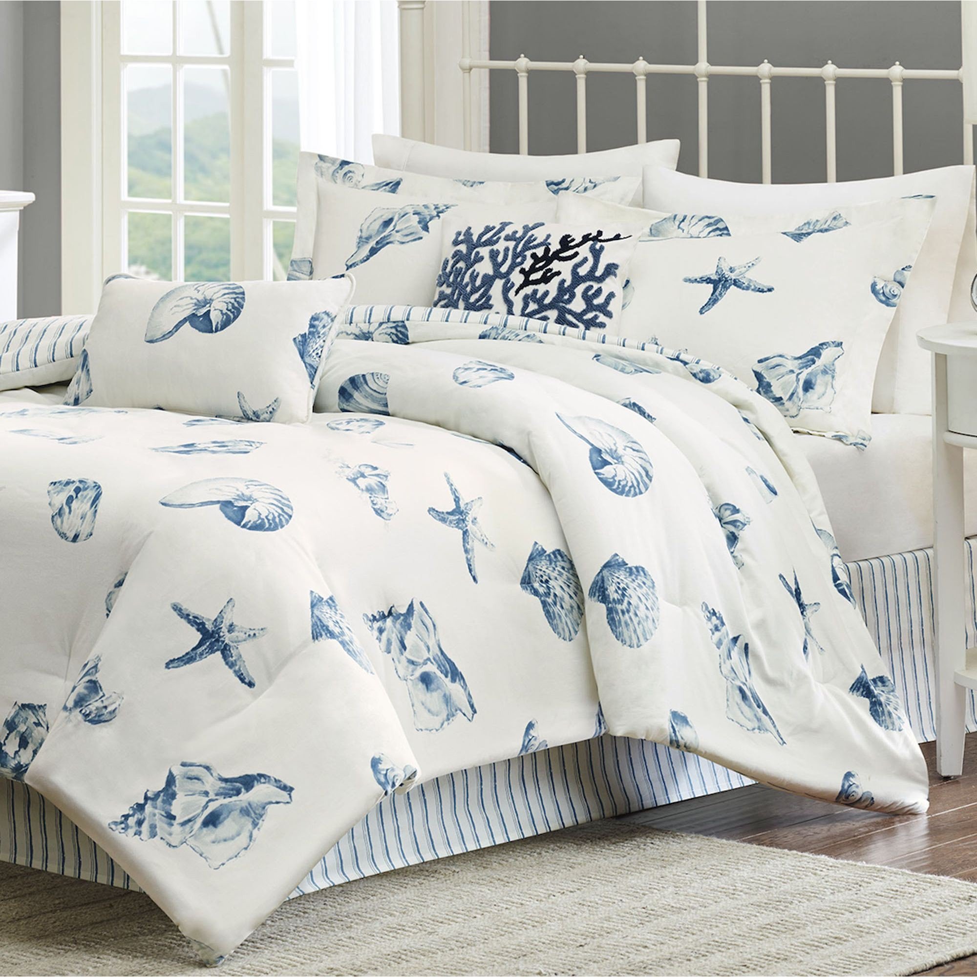 Beach themed Bedroom Accessories Elegant Breezy atmosphere In Bedroom with 3 Coastal Bedding