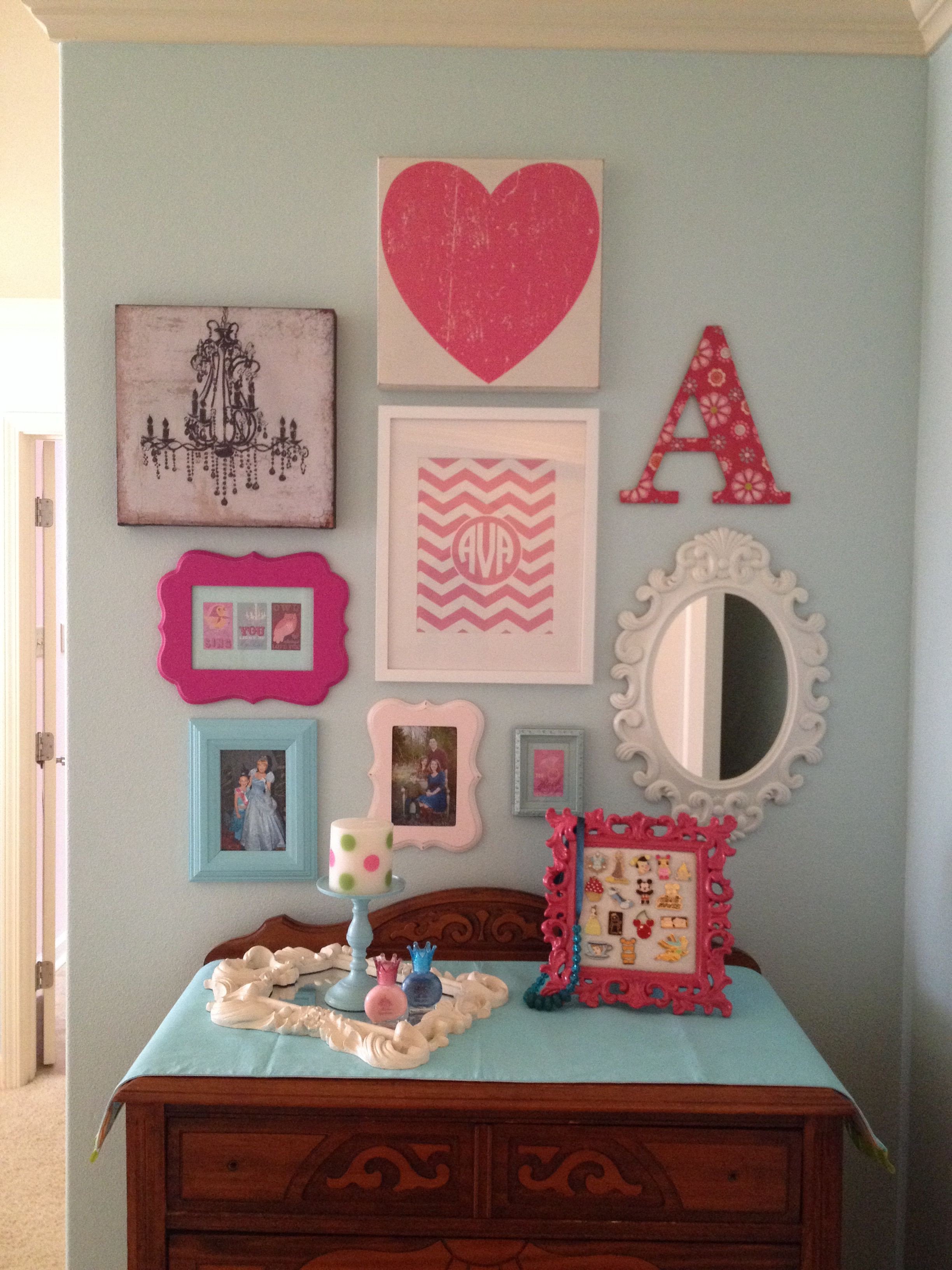 Beach themed Girls Bedroom Awesome Girls Room Gallery Wall