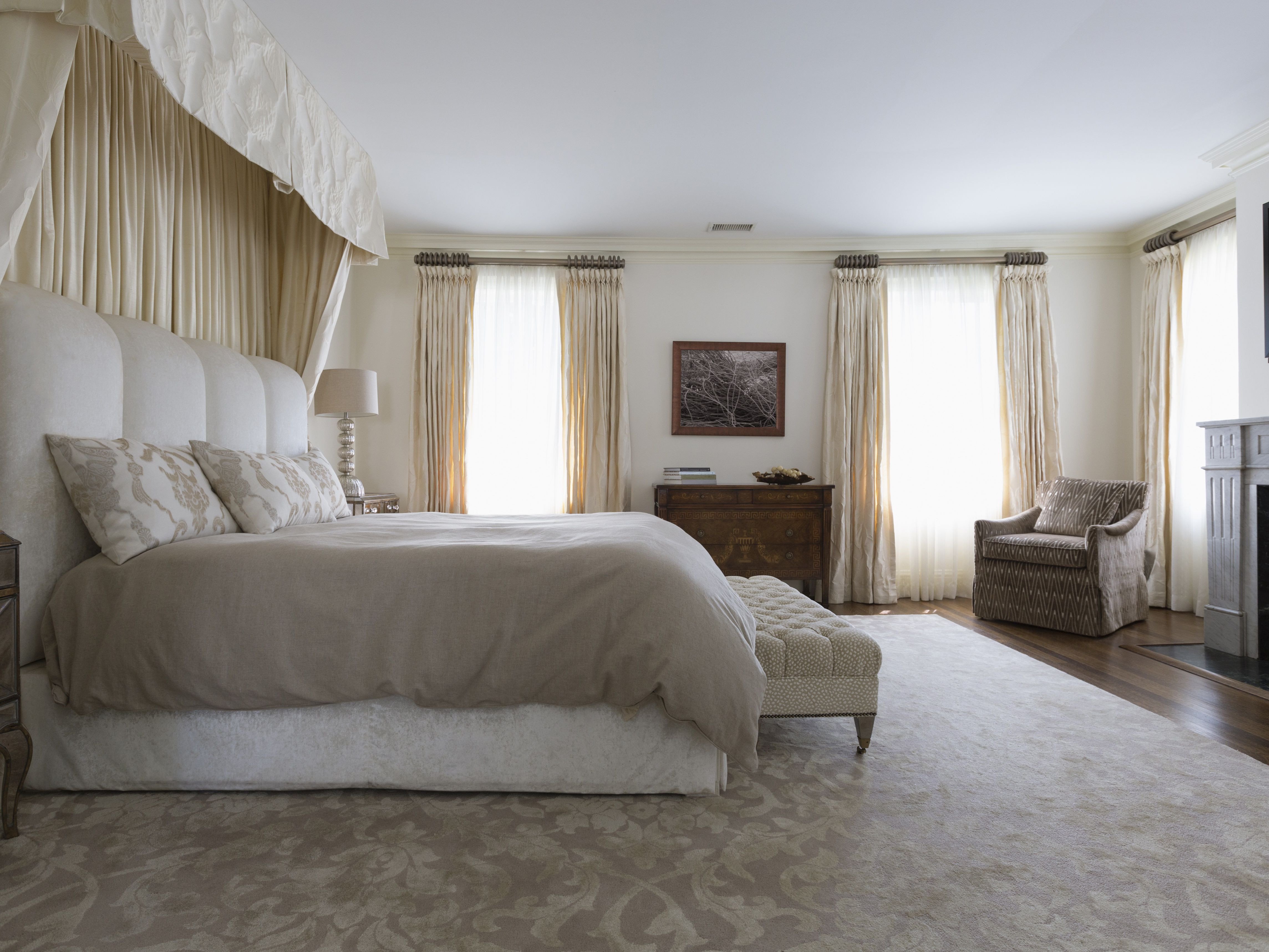 Step Into Luxury: High End Bedroom Rug Ideas For A Glamorous Space