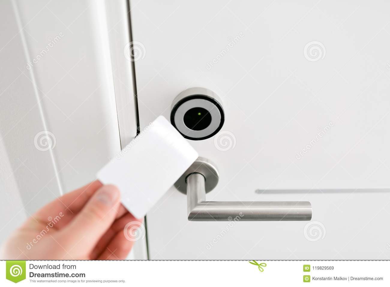 Bedroom Door Knobs with Locks Best Of Hotel Door Young Man Holding A Keycard In Front the