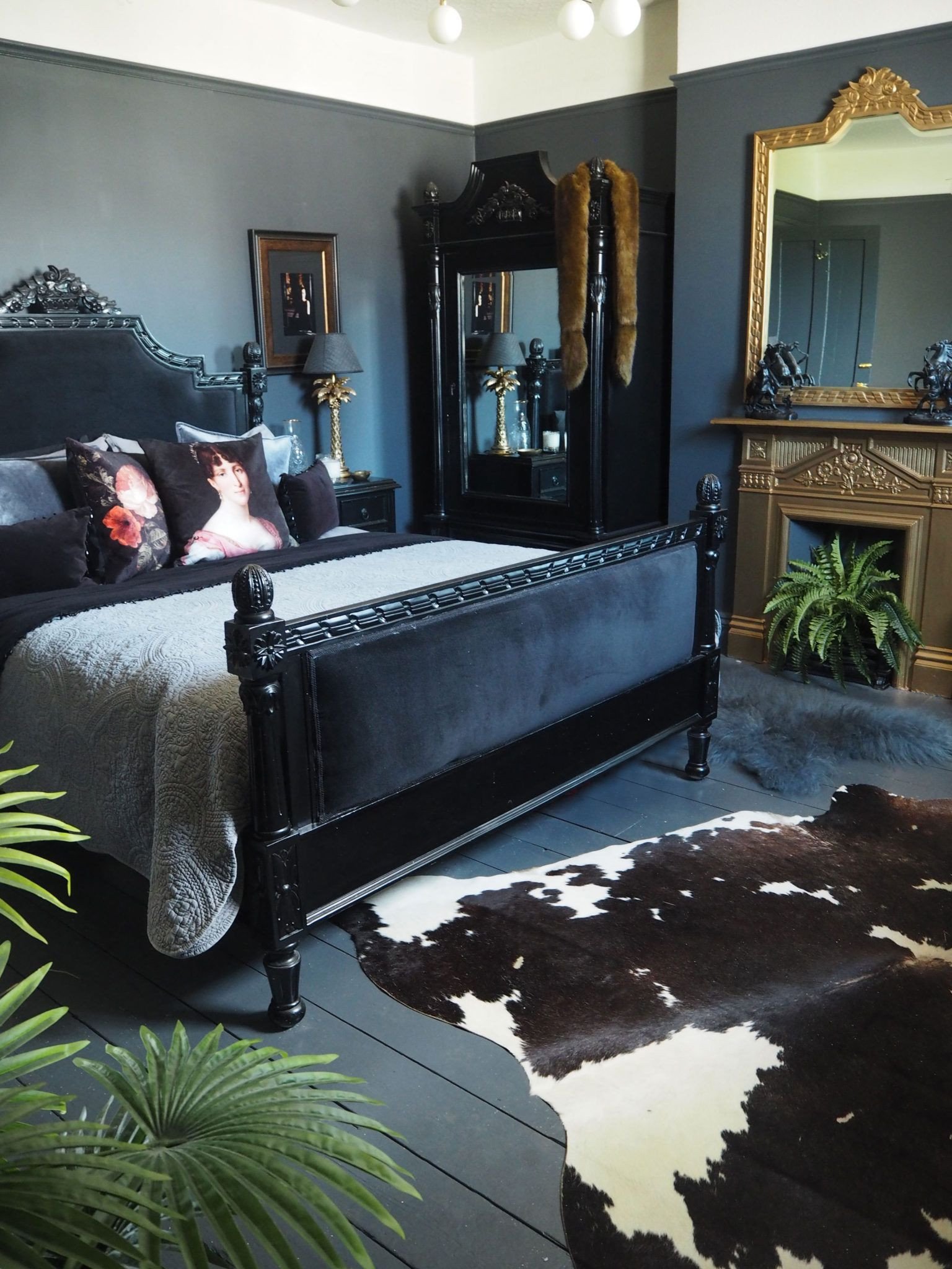 20 New Black and Gold Bedroom | Findzhome