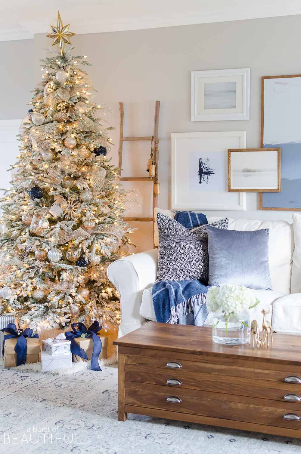 Christmas Bedroom Decorating Ideas Beautiful 21 Beautiful Ways to Decorate the Living Room for Christmas