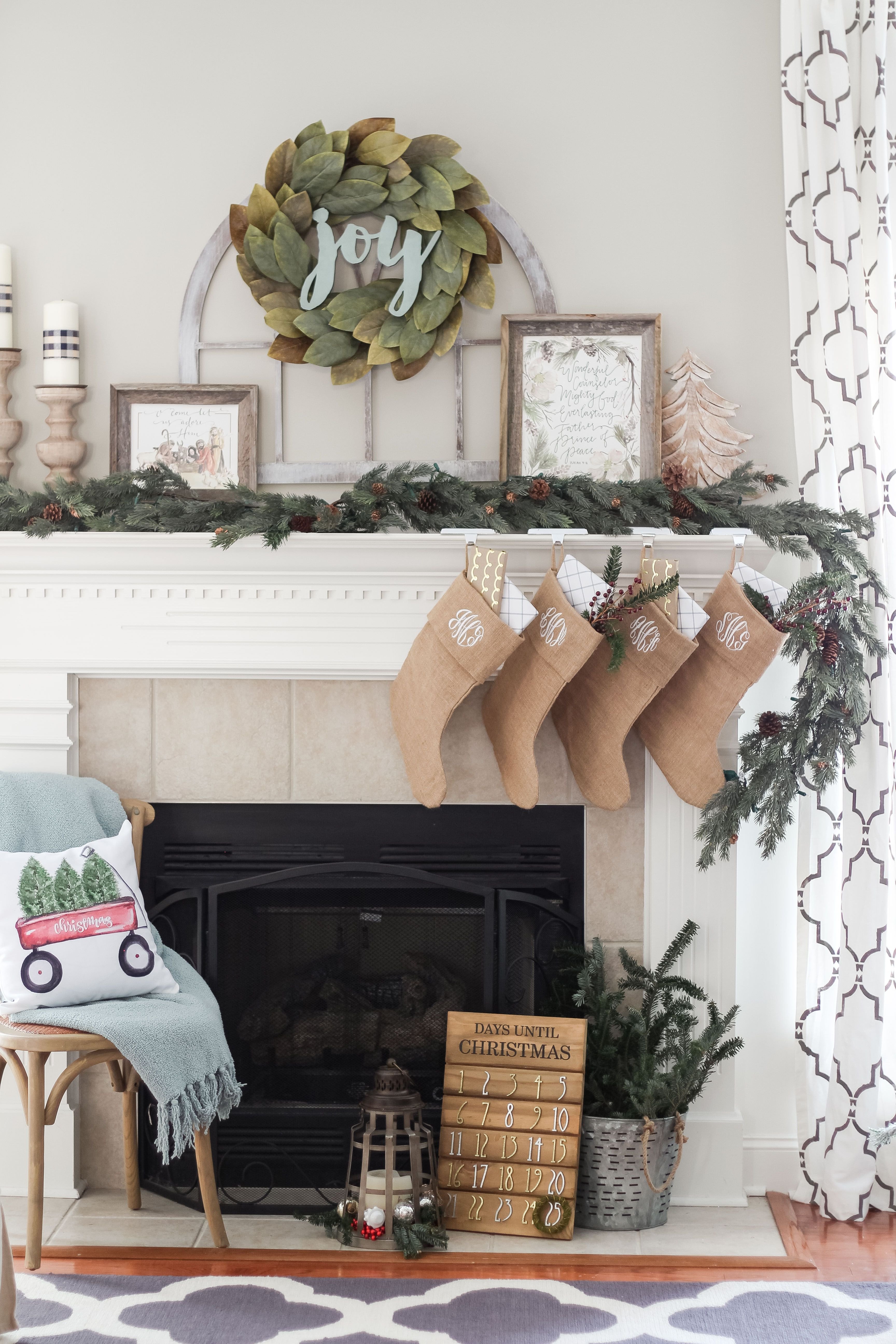 Christmas Bedroom Decorating Ideas Unique 20 Festive Christmas Mantel Ideas How to Style A Holiday