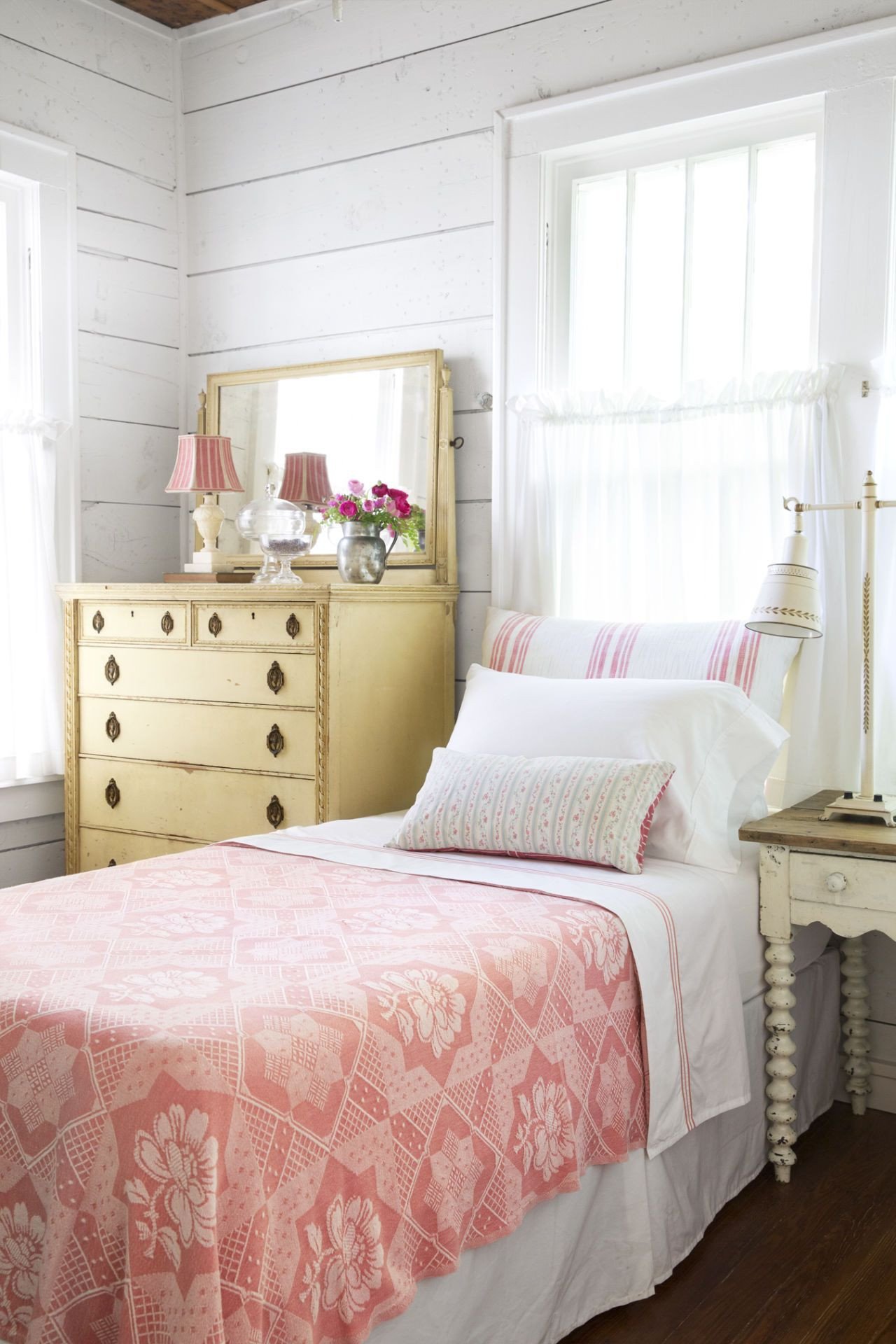 Cottage Style Bedroom Set Beautiful This Charming 1930s Texas Cottage is Packed with Vintage