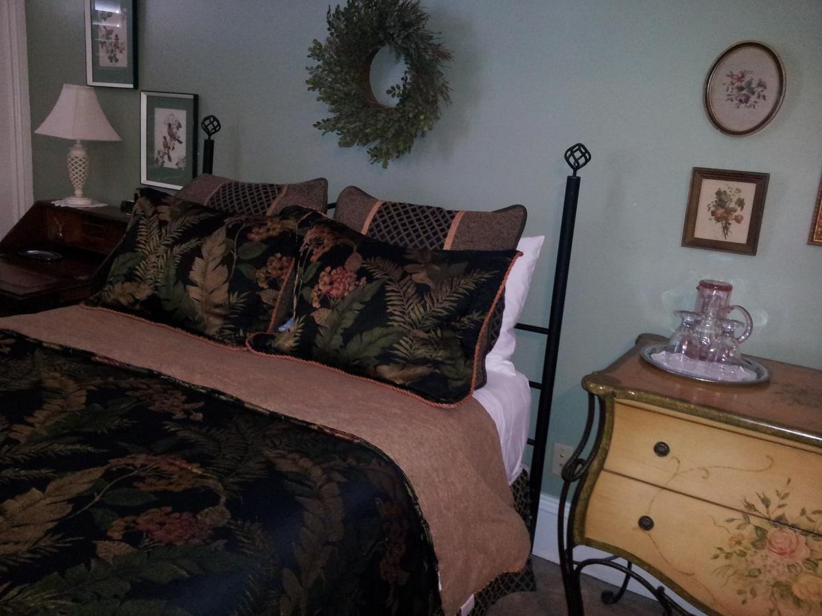Farmers Furniture Bedroom Set Elegant Market Street Inn B&amp;b Jeffersonville In Booking