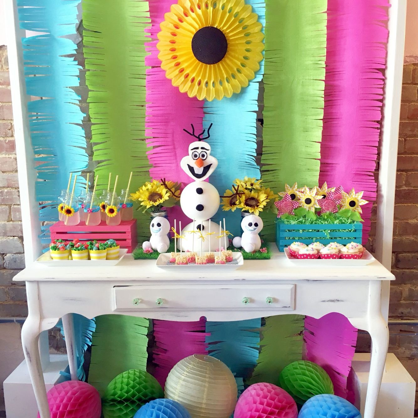 Frozen themed Bedroom Ideas Awesome Frozen Fever Dessert Table