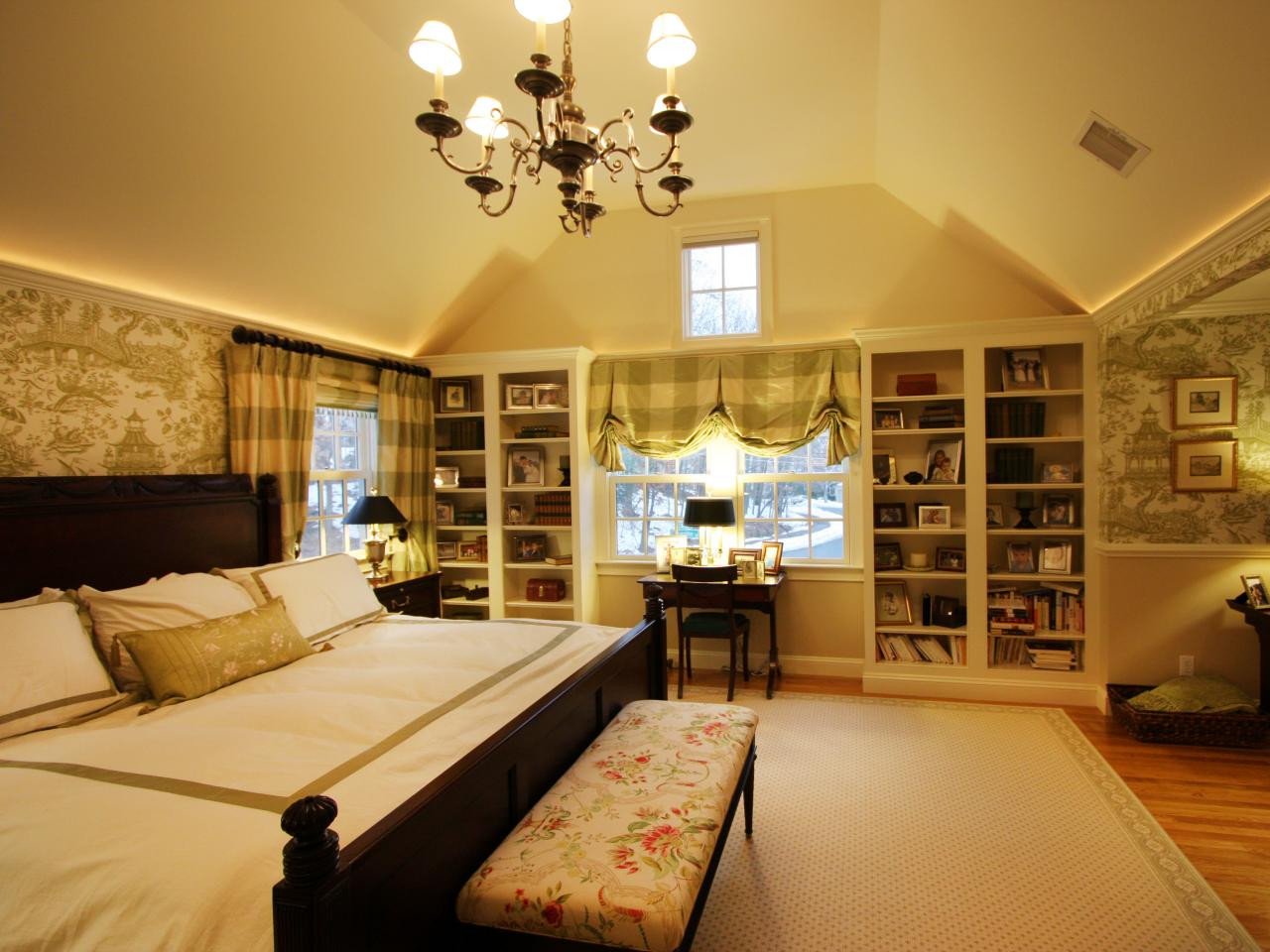 Luxury Master Bedroom Furniture Elegant Master Bedroom with King Size Bed Hgtv Style Vintage