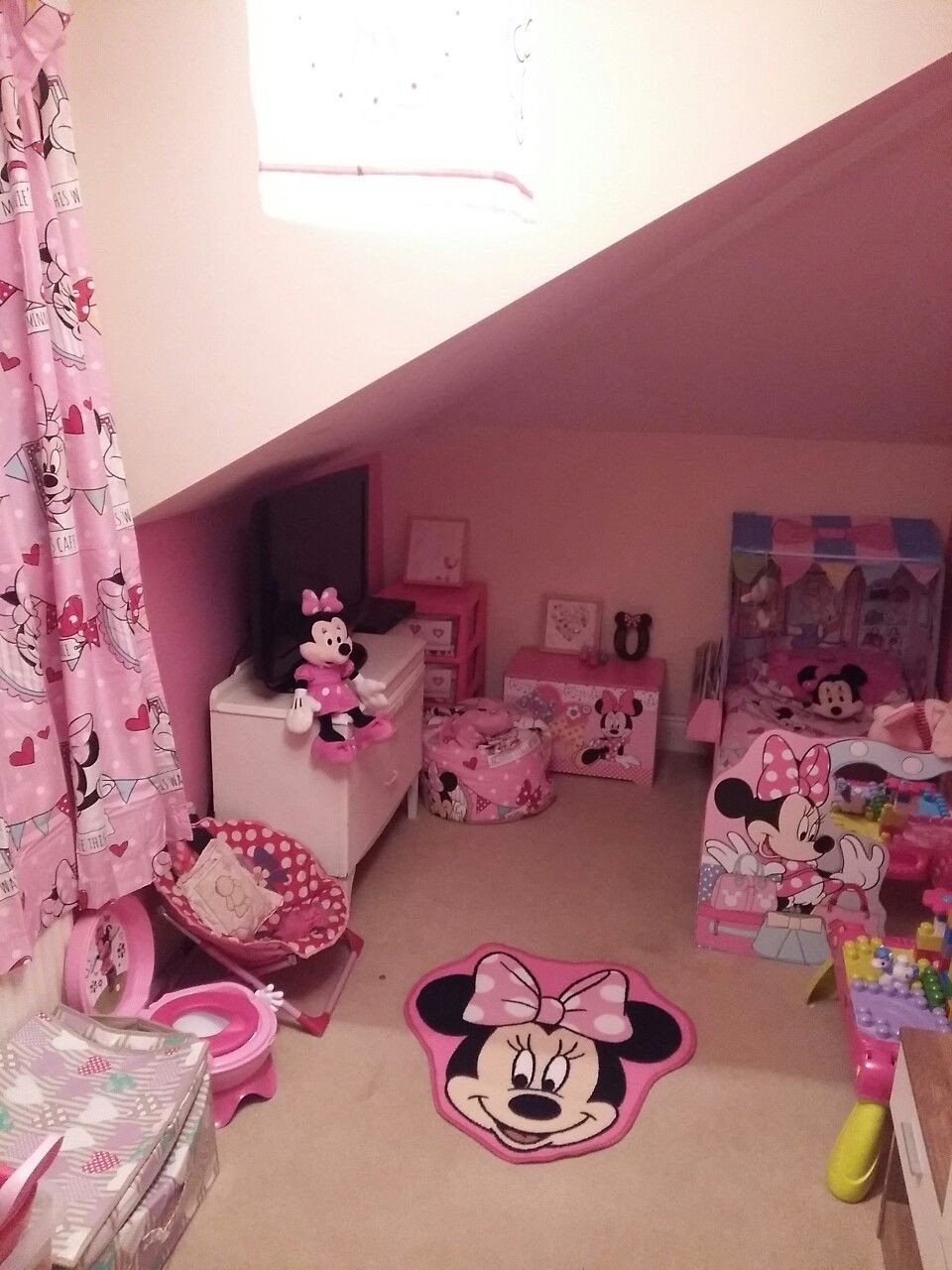 Mickey Mouse Bedroom Accessories Inspirational Minnie Mouse Bedroom