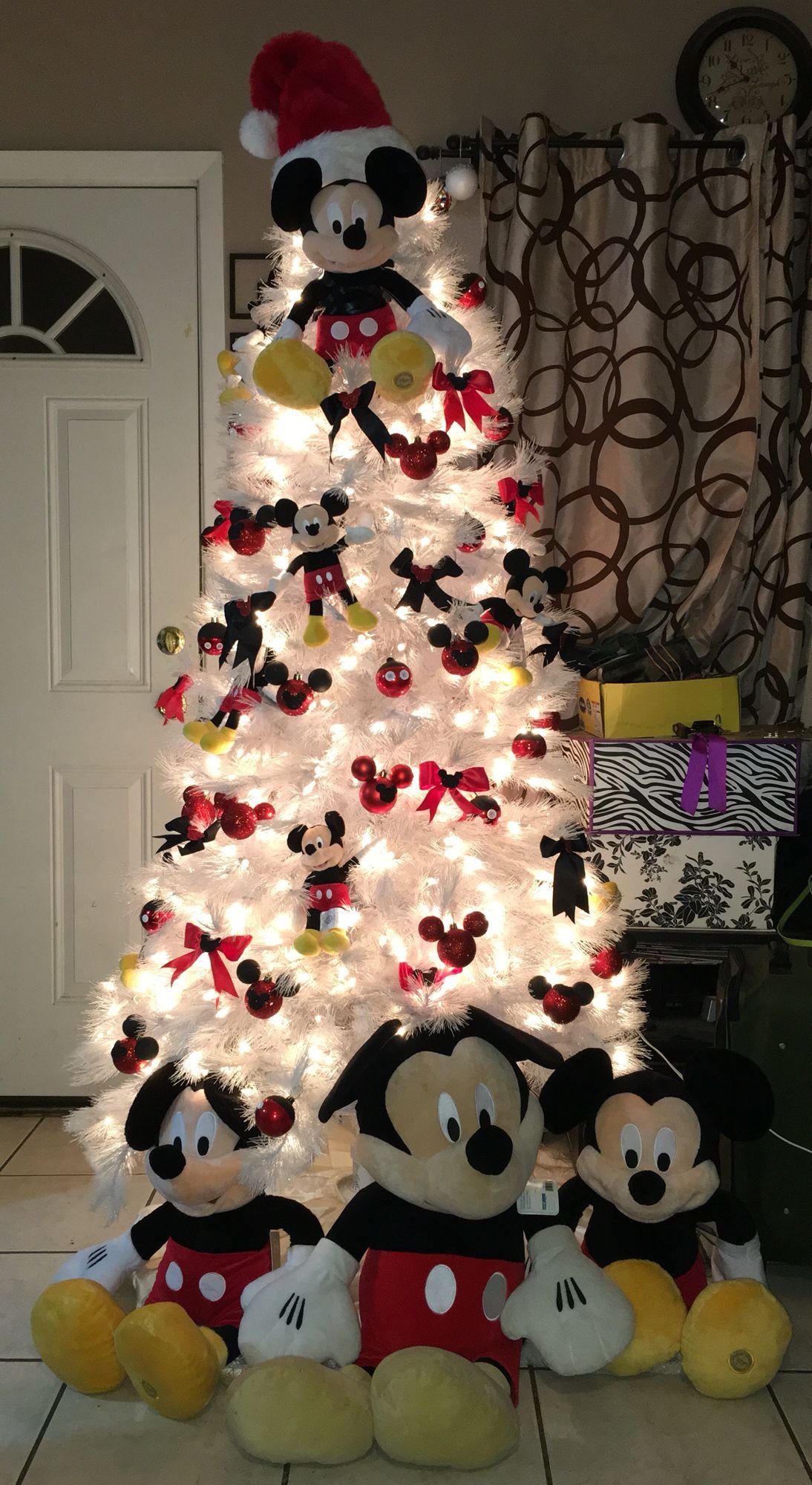 Mickey Mouse Bedroom Decorations Awesome Mickey Mouse Christmas Tree Diy