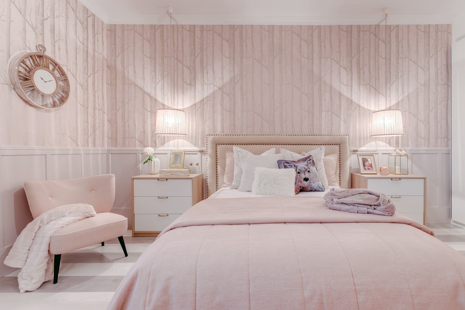 Brown And Pink Bedroom Bookshelf