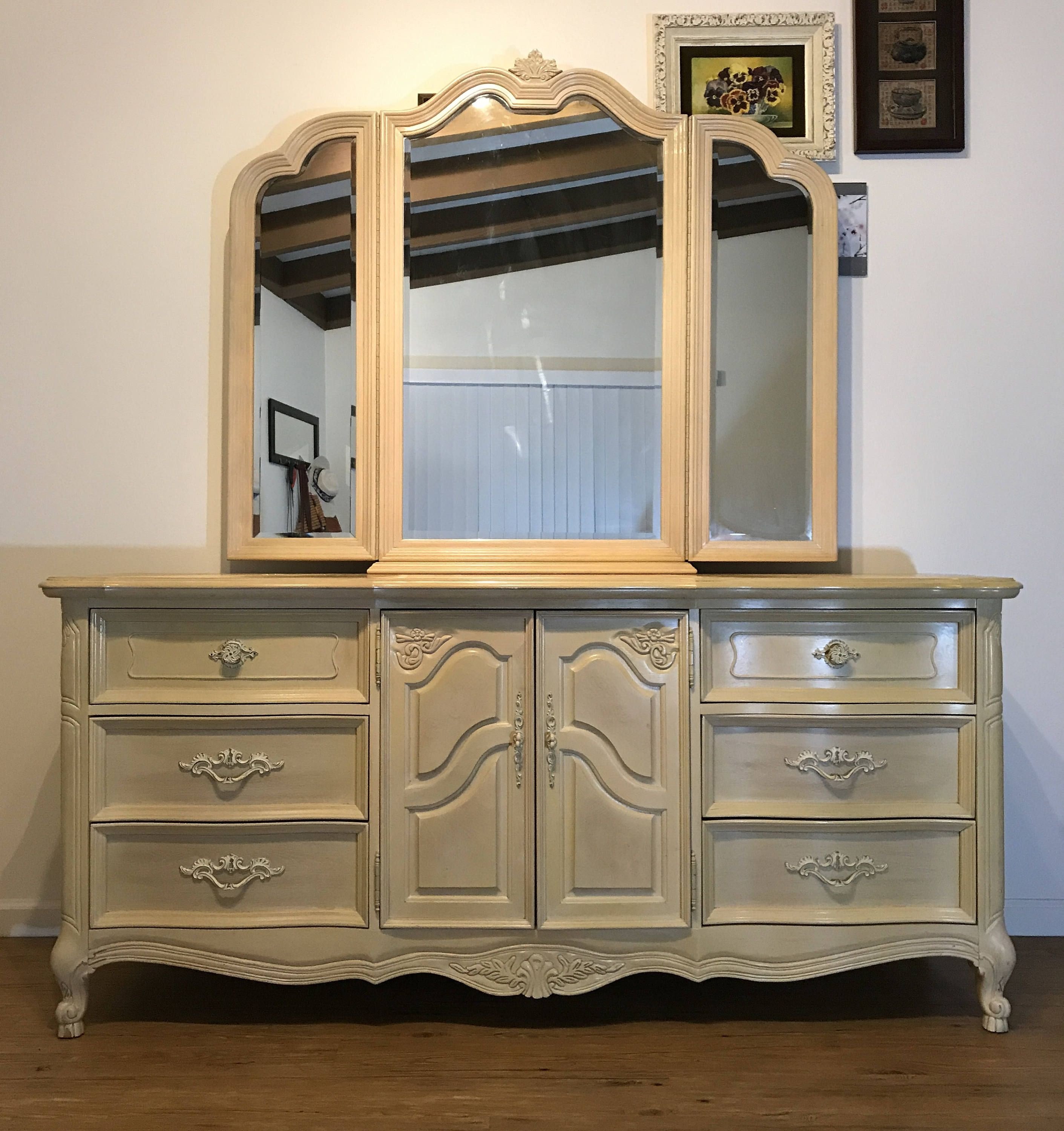 Used Lexington Bedroom Furniture Lovely Gorgeous Vintage French Provincial Nine Drawer Buffet